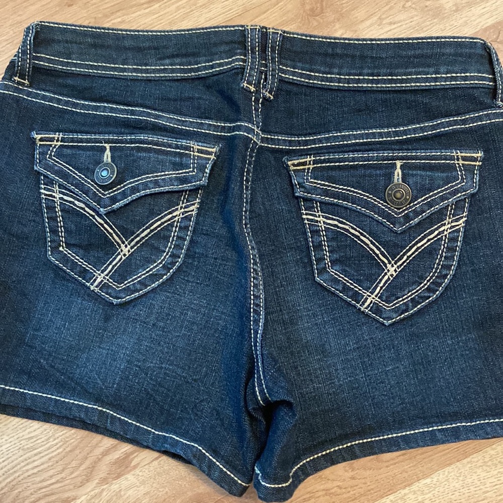 Cute jean shorts - Picture 2 of 2